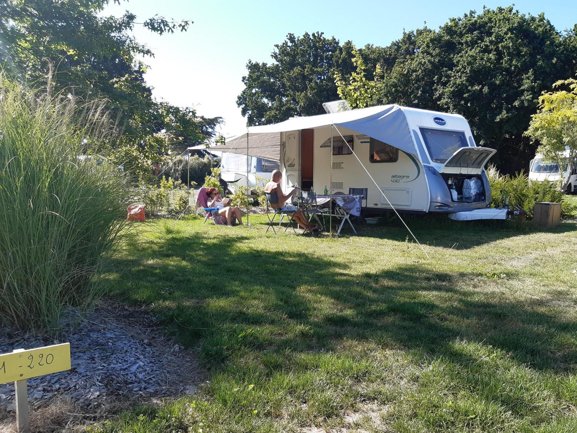 Camping Les Brillas Les Moutiers エクステリア 写真
